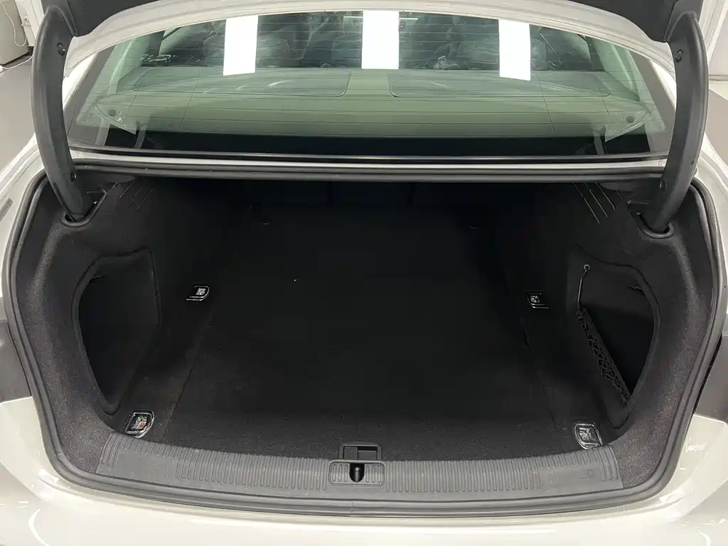 Audi A4L 2018 30th Anniversary Edition 40 TFSI Sport Line