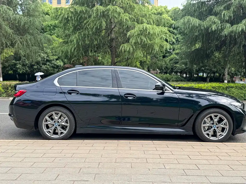 BMW i3 2024 model eDrive 35 L