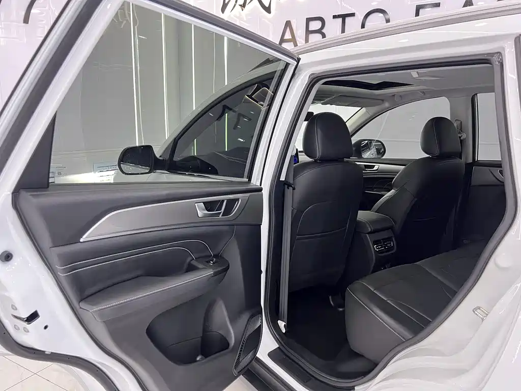 Haval M6 2023 Plus 1.5T DCT Luxury Smart Link Edition