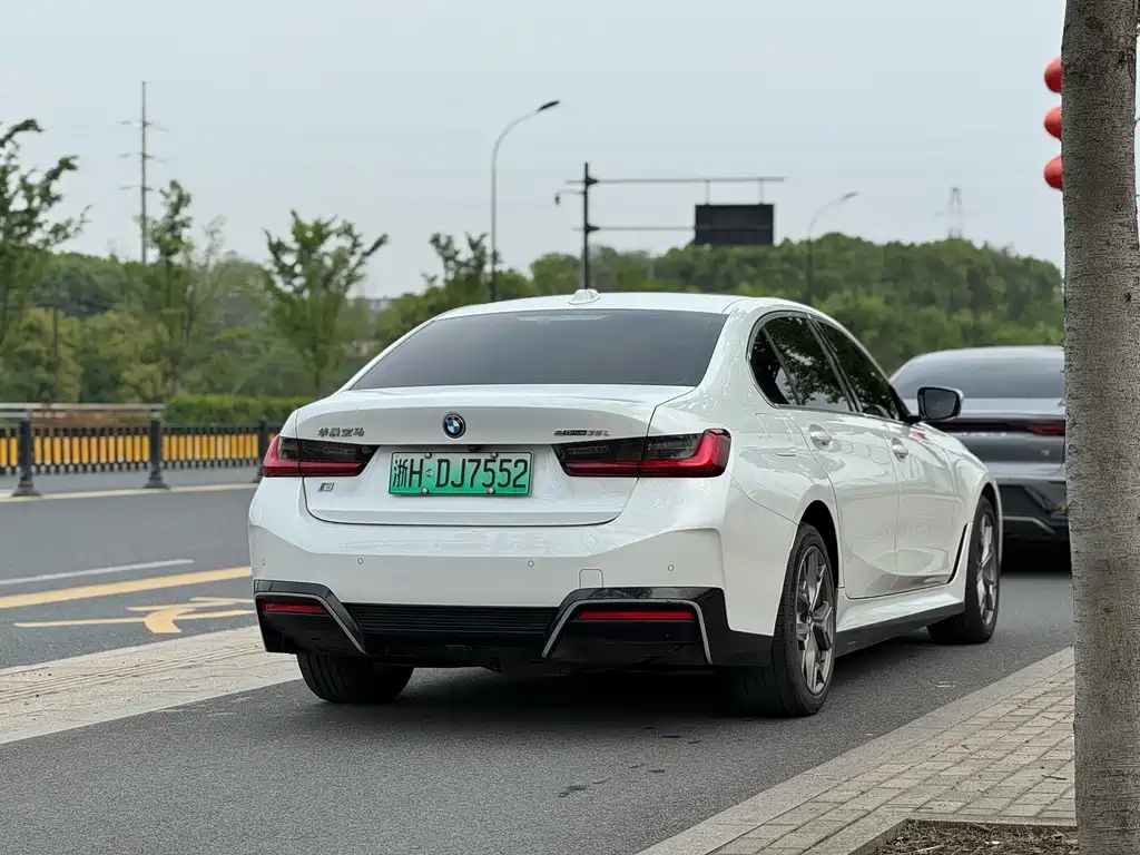 BMW i3 2022 eDrive 35 L