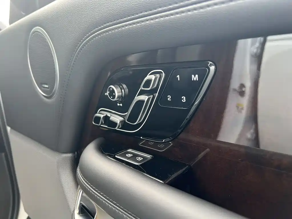 Range Rover 2022 3.0 L6 360PS Legacy Edition