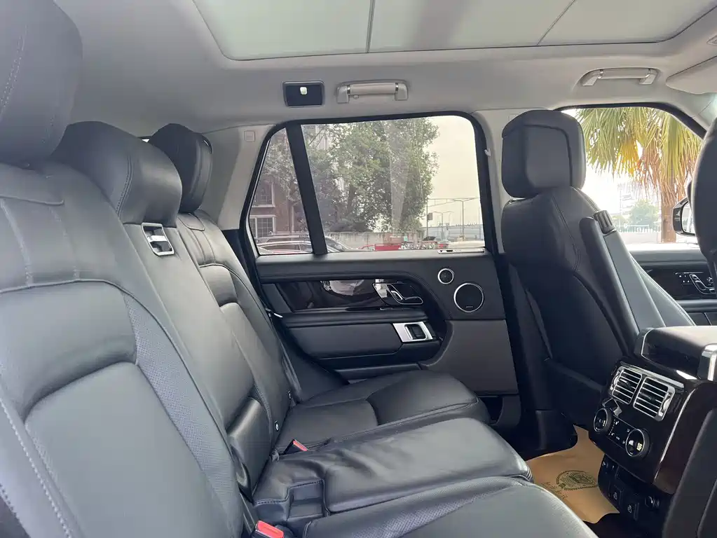 Range Rover 2022 3.0 L6 360PS Legacy Edition
