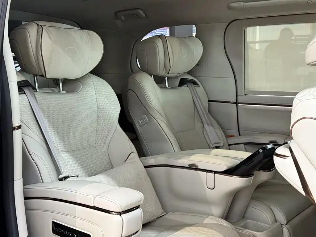 Lexus LM 2025 500h Six-Seater Grand Touring Edition