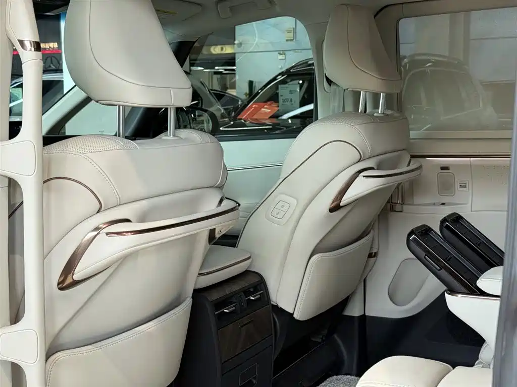 Lexus LM 2025 500h Six-Seater Grand Touring Edition