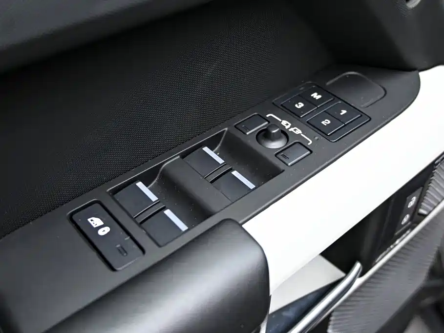 Land Rover Defender 2023 Edition 110 3.0T P400 X-DYNAMIC HSE
