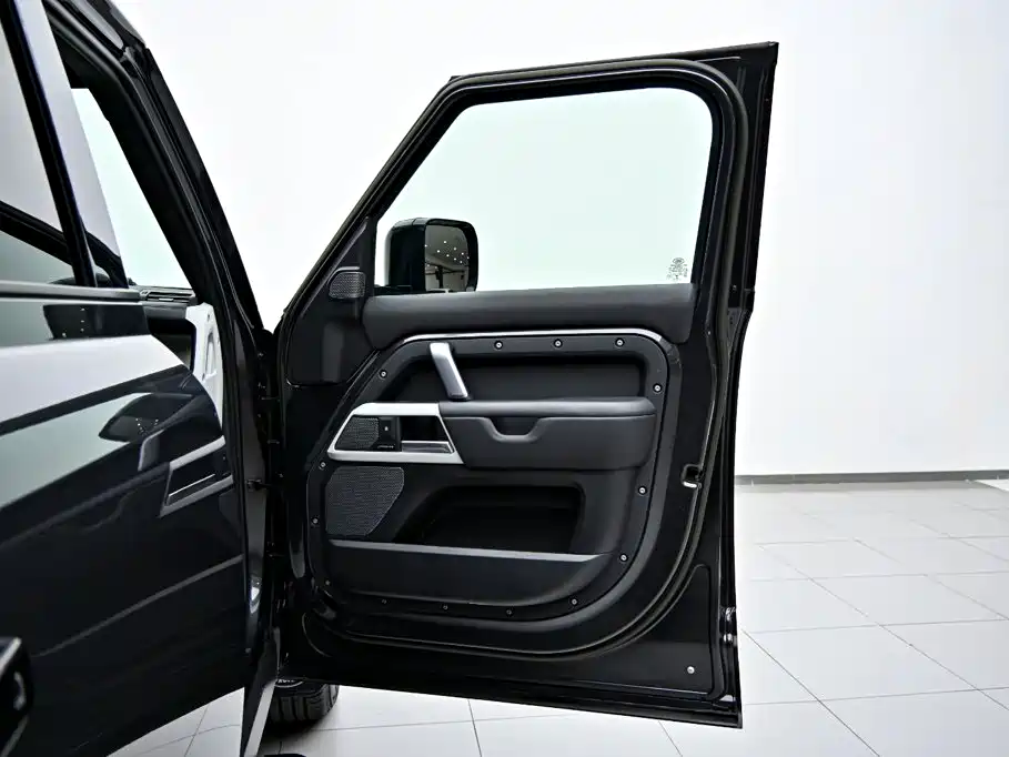 Land Rover Defender 2023 Edition 110 3.0T P400 X-DYNAMIC HSE