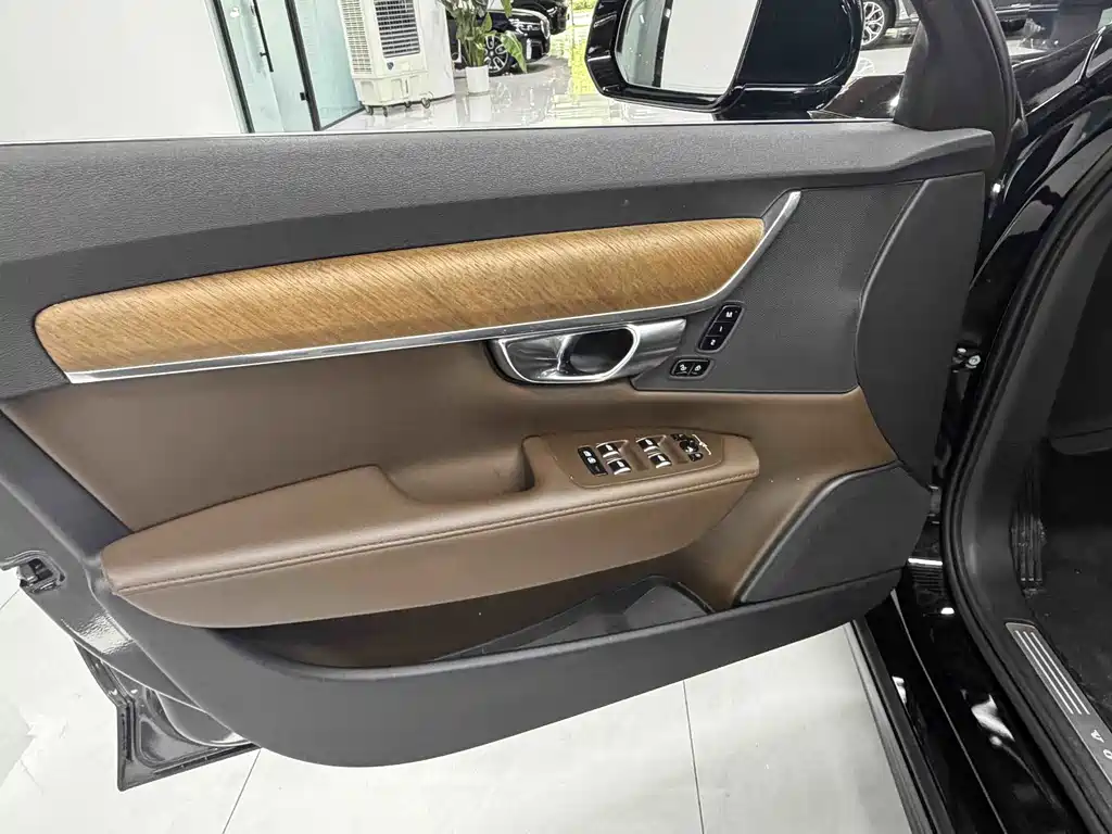 Volvo S90 2024 B5 Intelligent Luxury Edition