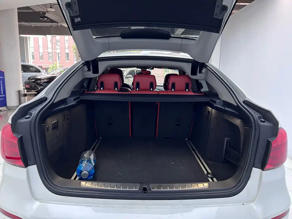 BMW 3 Series GT 2018 320i Sport Line
