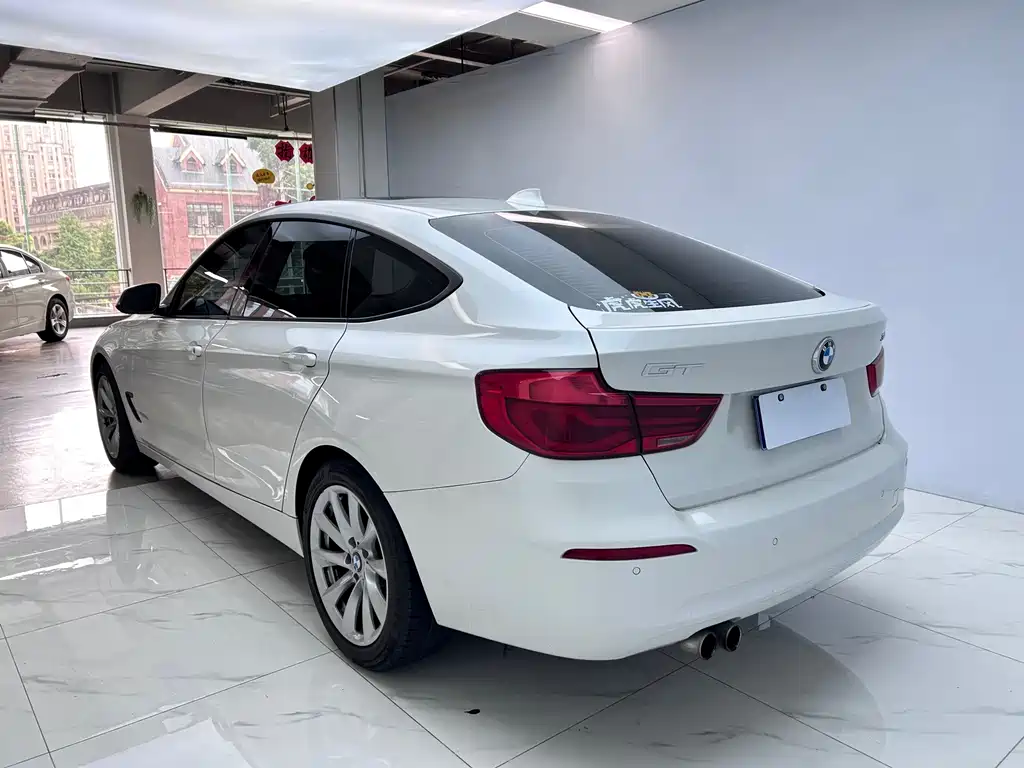 BMW 3 Series GT 2018 320i Sport Line