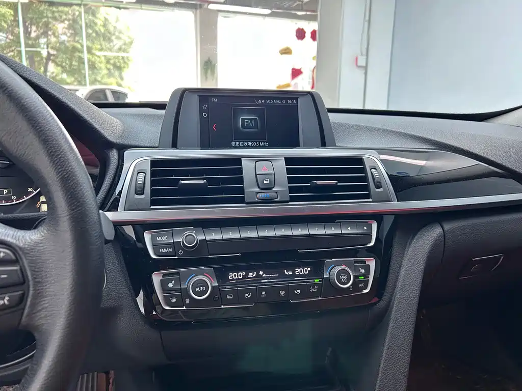 BMW 3 Series GT 2018 320i Sport Line