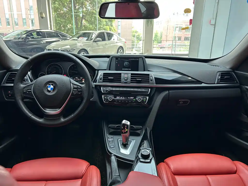 BMW 3 Series GT 2018 320i Sport Line