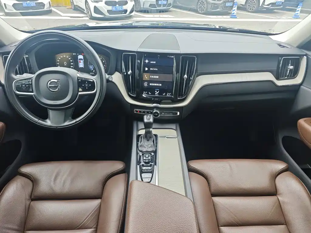Volvo XC60 2020 T5 AWD Intelligent Distance Luxury Edition