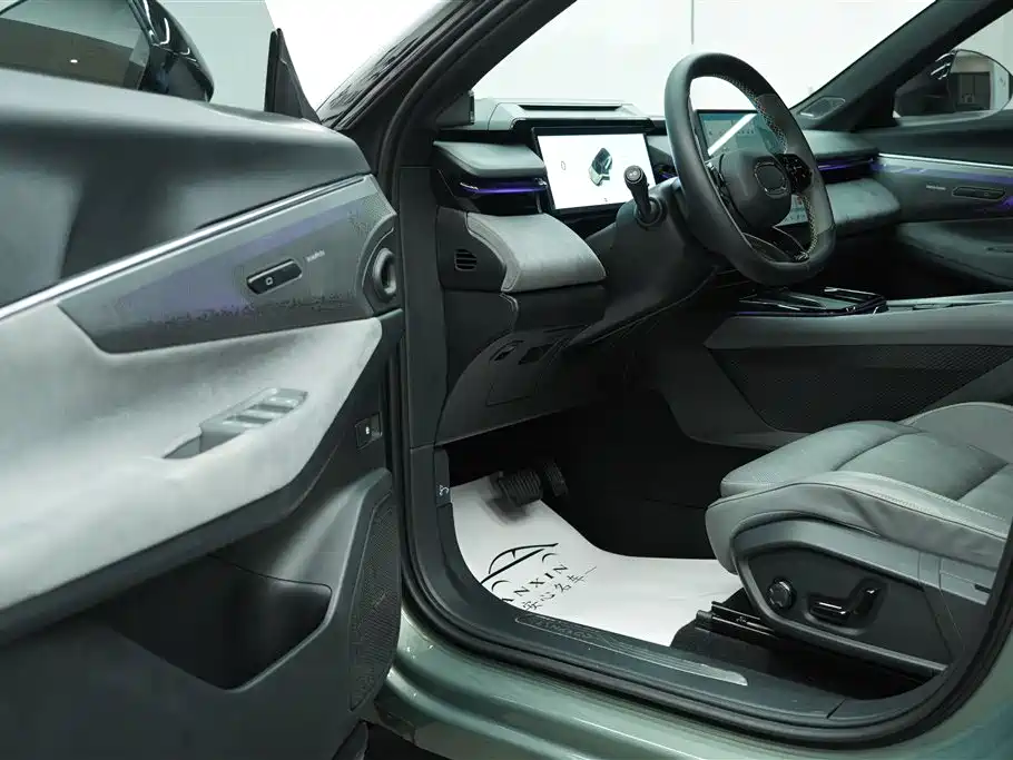 LEON 08 EM-P 2023 Performance Halo 4WD 220km