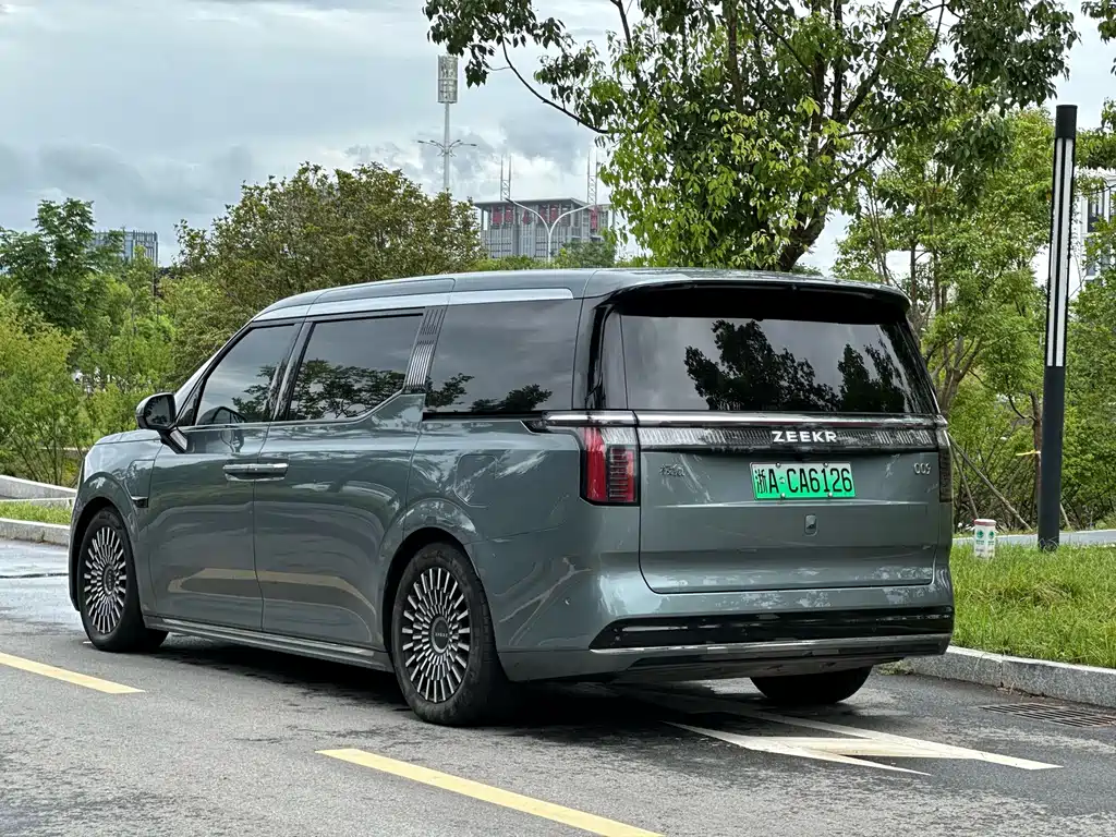 Jizhe 009 2024 7-Seat Passage Edition Four-Wheel Drive 108kWh