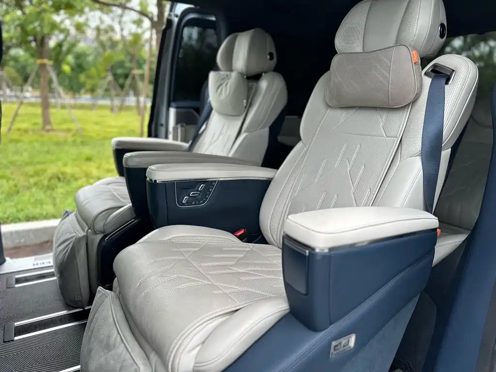 Jizhe 009 2024 7-Seat Passage Edition Four-Wheel Drive 108kWh