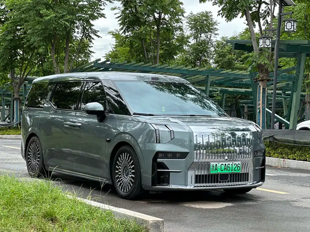 Jizhe 009 2024 7-Seat Passage Edition Four-Wheel Drive 108kWh