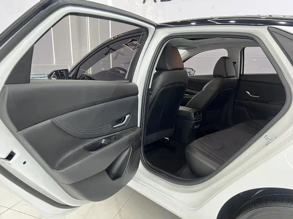 Elantra 2022 1.5L CVT LUX Prestige Edition