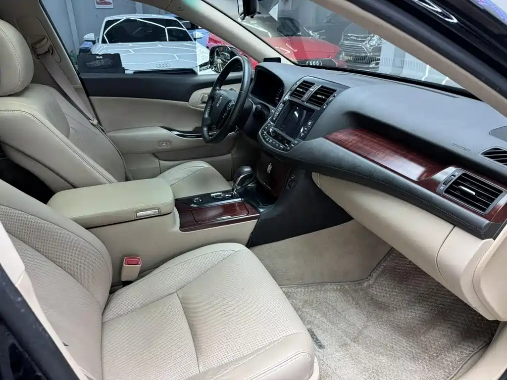 2011 Crown Royal Leather Sunroof Special Edition