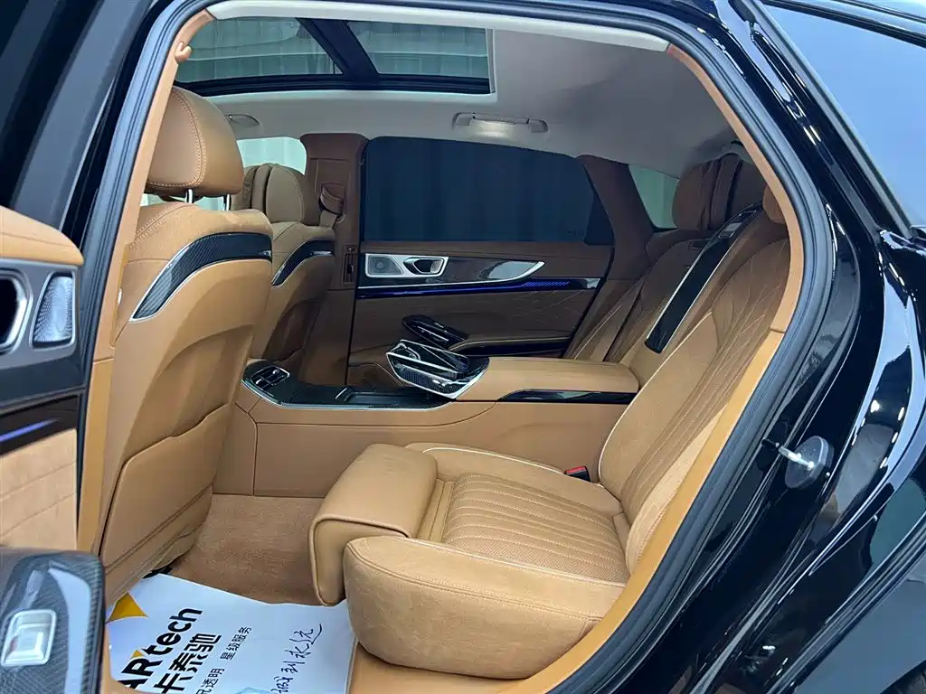 Hongqi H9 2025 Edition 3.0T All-Wheel Drive Flag Leadership Private Enjoyment Style Version 4-Seater