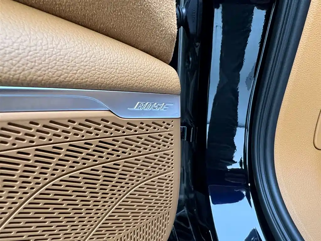 Hongqi H9 2025 Edition 3.0T All-Wheel Drive Flag Leadership Private Enjoyment Style Version 4-Seater