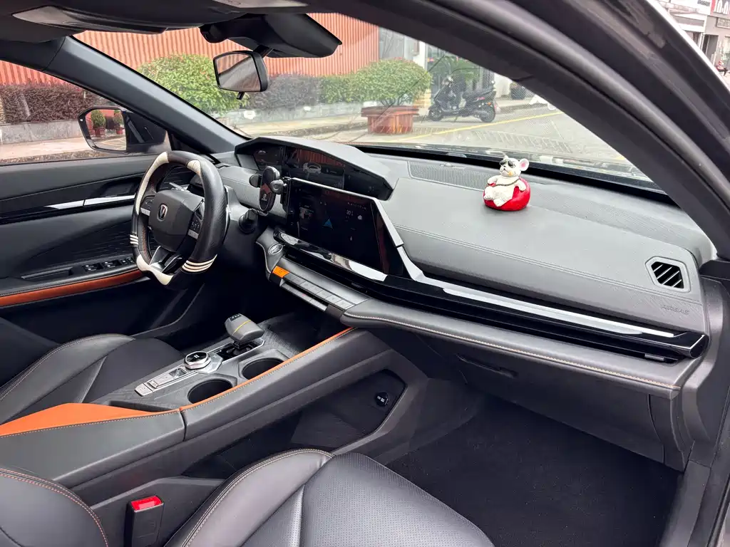 Changan UNI-V 2022 Model 1.5T Prestige Edition