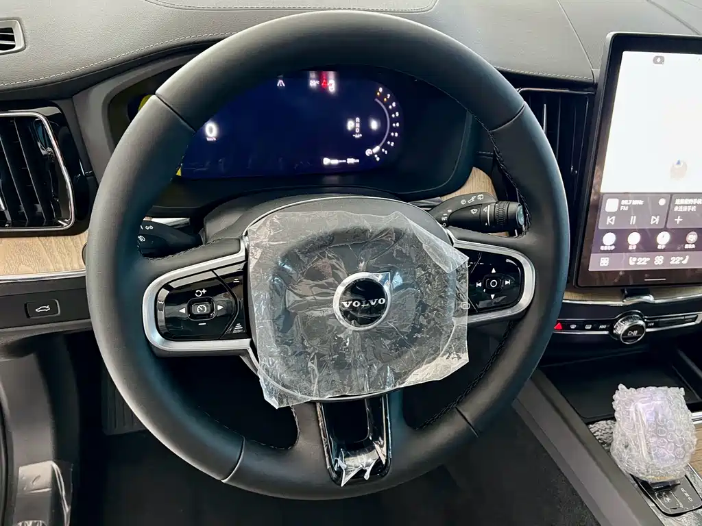 Volvo XC60 2026 Model B5 AWD Intelligent Distance Luxury Edition
