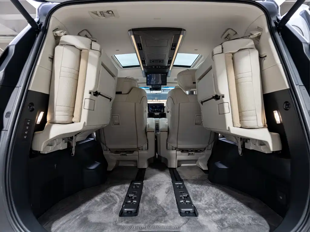 Lexus LM 2023 350h 7-Seat Grandeur Edition
