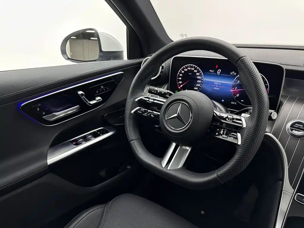 Mercedes-Benz GLC 2023 Facelift 260 L 4MATIC Dynamic Edition 5-Door