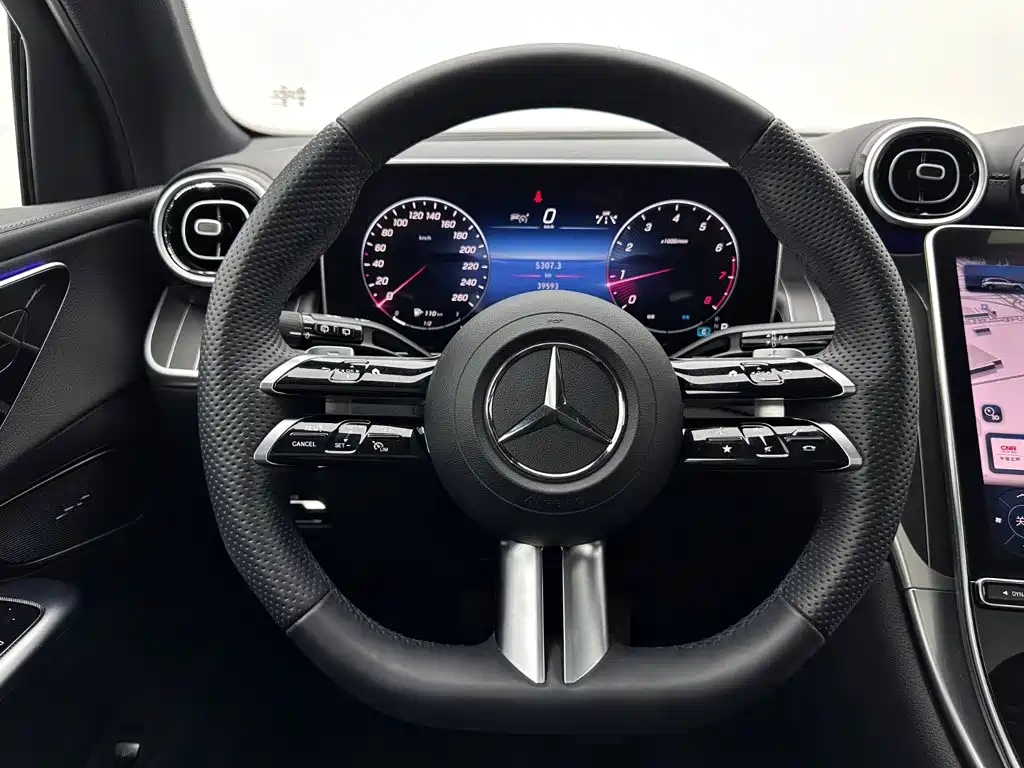 Mercedes-Benz GLC 2023 Facelift 260 L 4MATIC Dynamic Edition 5-Door