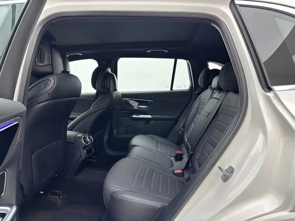 Mercedes-Benz GLC 2023 Facelift 260 L 4MATIC Dynamic Edition 5-Door