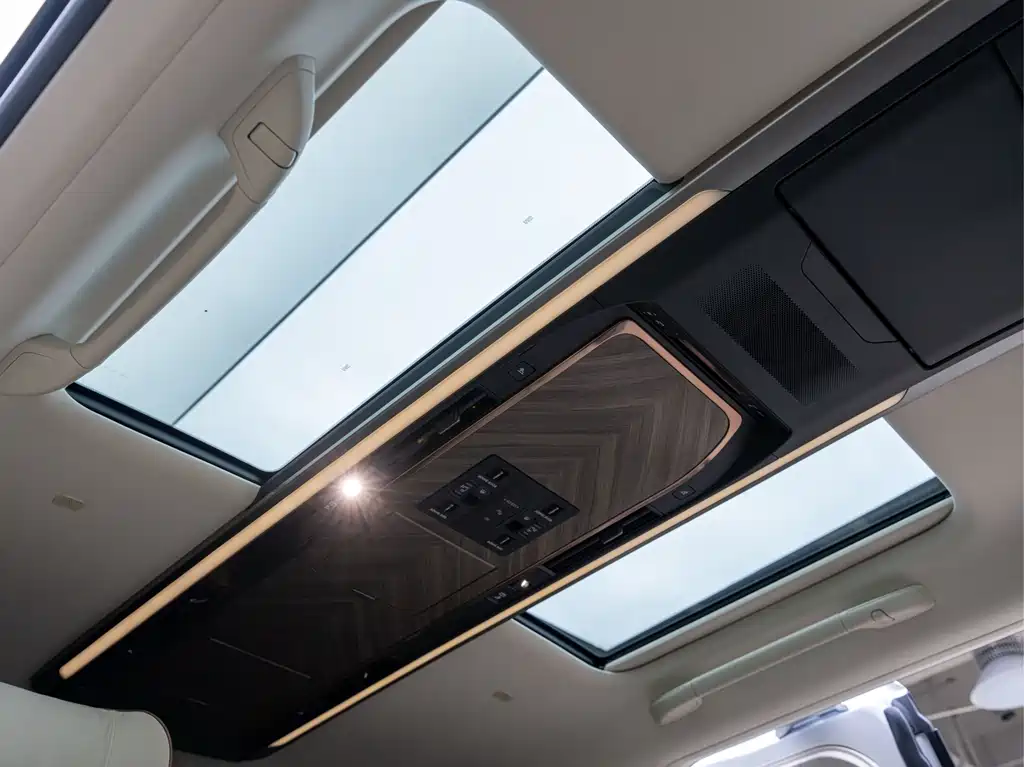 Lexus LM 2023 350h 7-Seat Grandeur Edition
