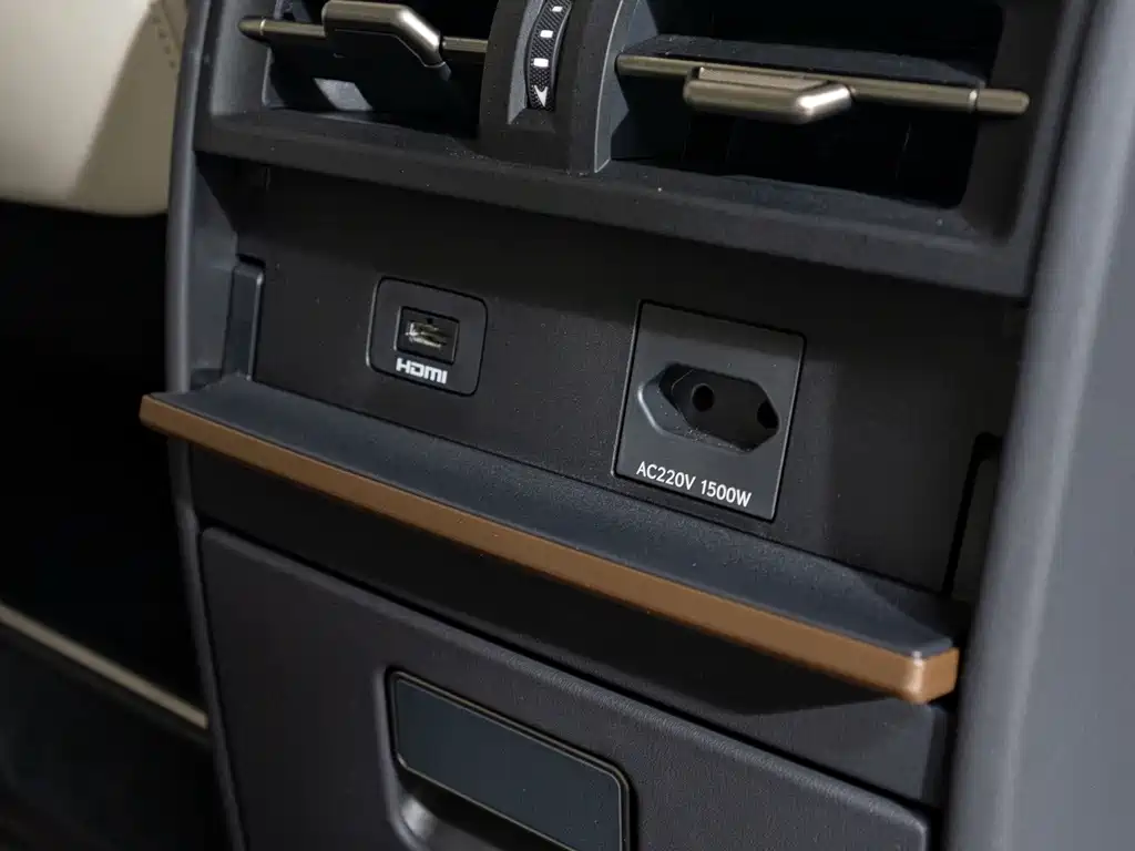 Lexus LM 2023 350h 7-Seat Grandeur Edition