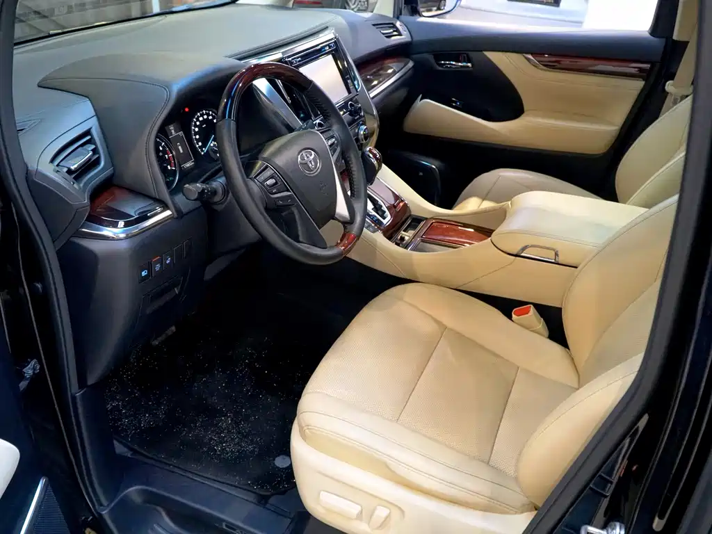 Alphard 2015 Luxury Edition