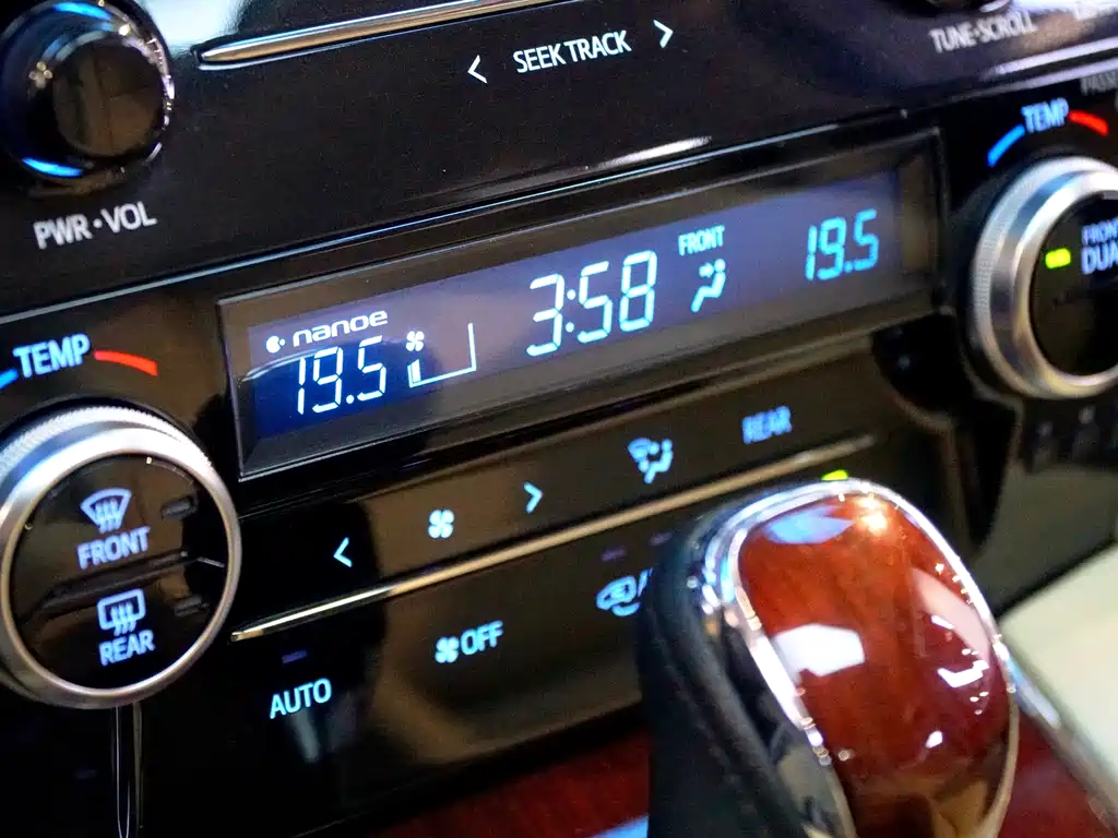 Alphard 2015 Luxury Edition