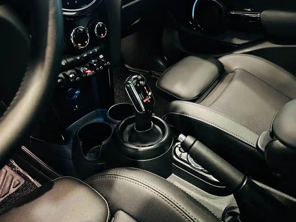2023 MINI Cooper Artist 5-Door Edition