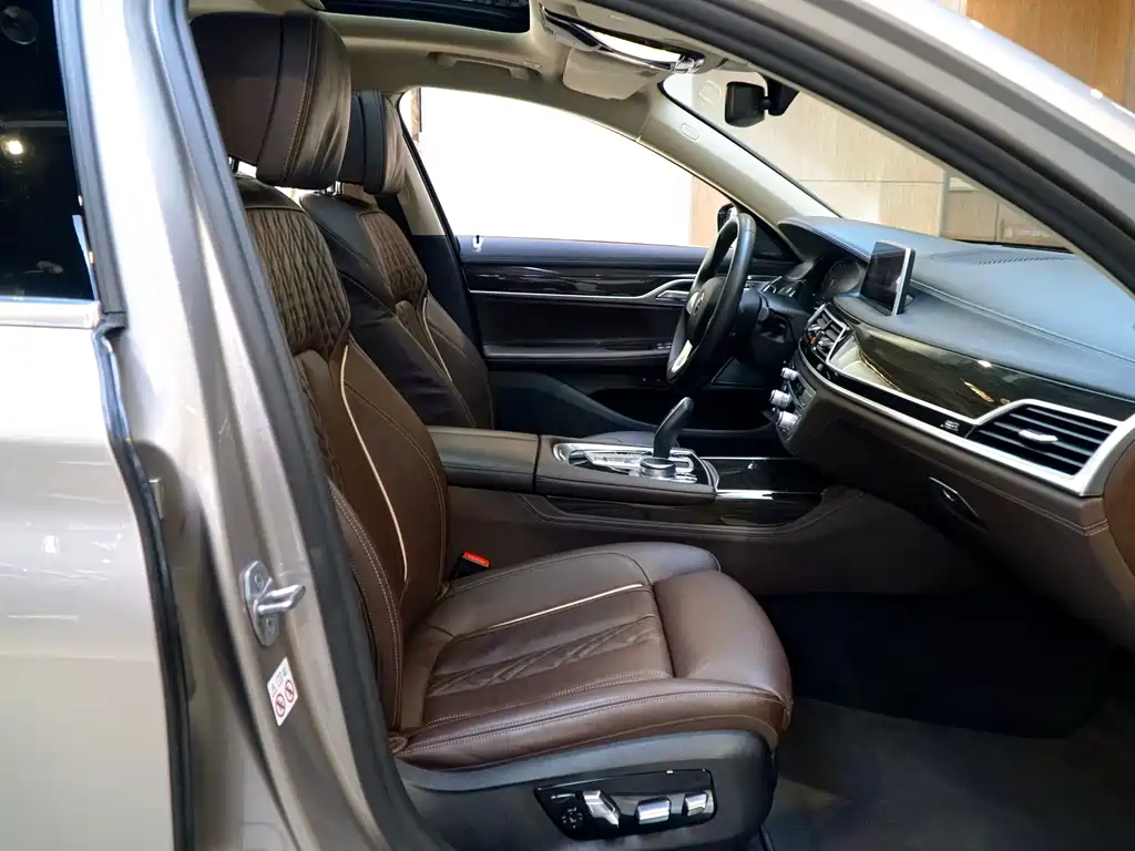 BMW 7 Series 2021 730Li Luxury Package