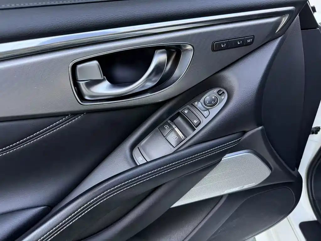 Infiniti Q60 2017 2.0T Luxury Edition