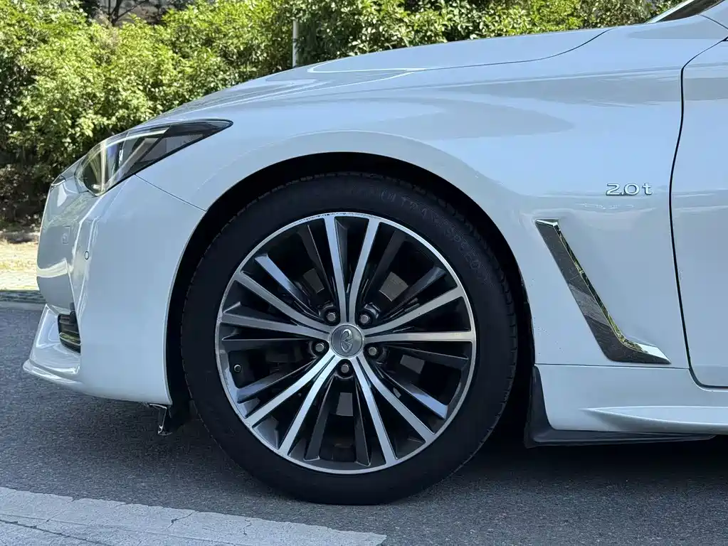 Infiniti Q60 2017 2.0T Luxury Edition