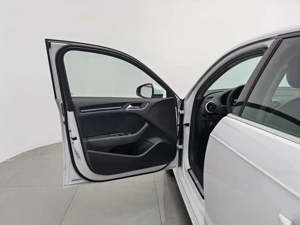 Audi A3 2019 Sportback 35 TFSI Style Edition National V