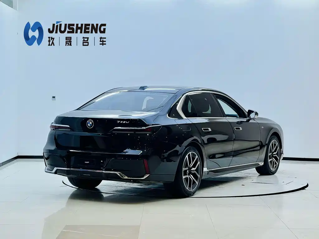 BMW 7 Series 2023 735Li M Sport Package