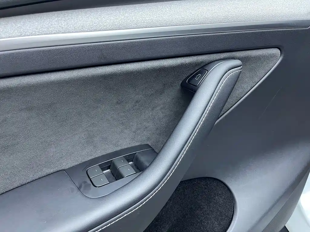 Model Y 2024 Rear-Wheel Drive Edition