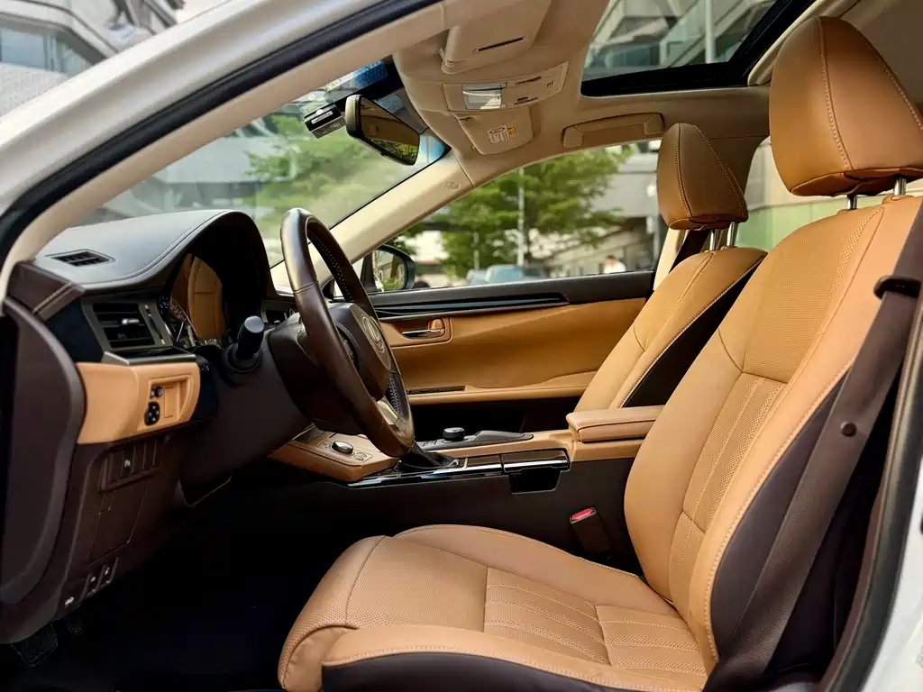 Lexus ES 200 Elite Edition 2015