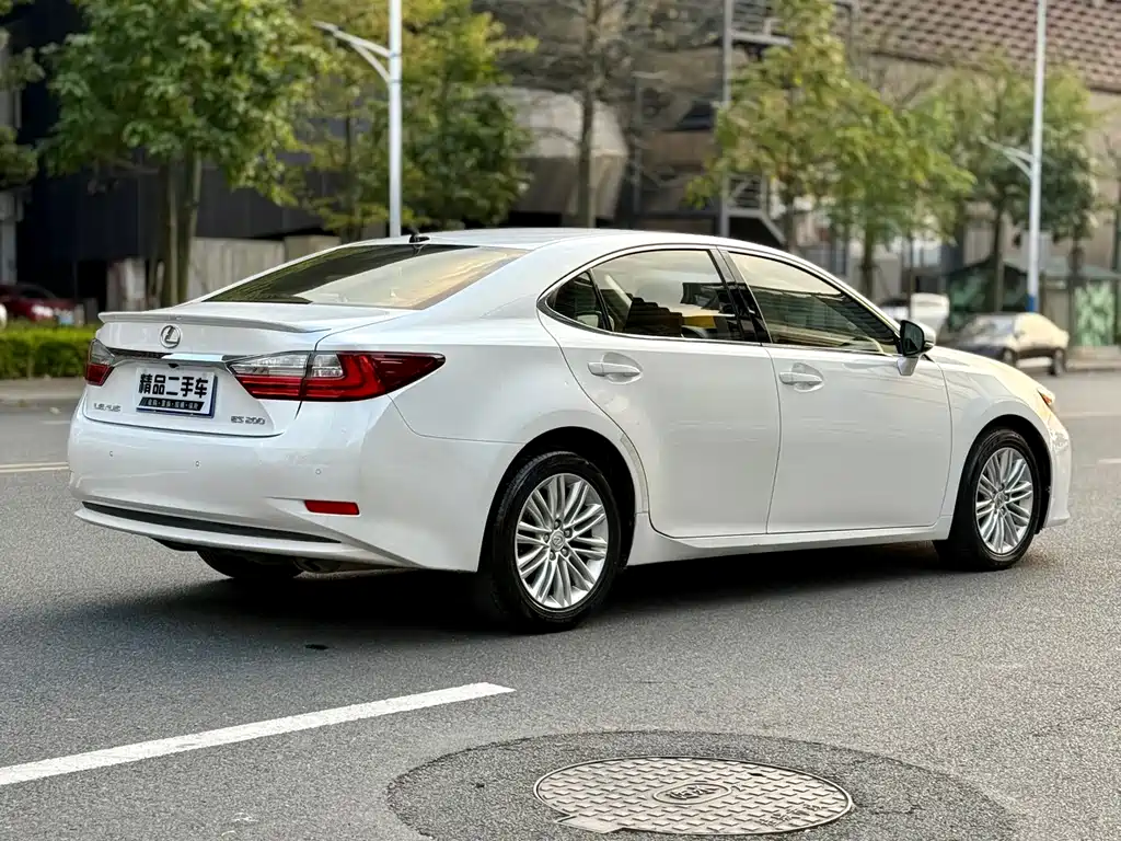 Lexus ES 200 Elite Edition 2015