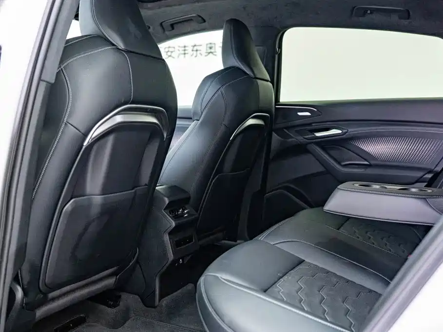 Audi Q6L Sportback e-tron 2026 First Edition Navigator Version