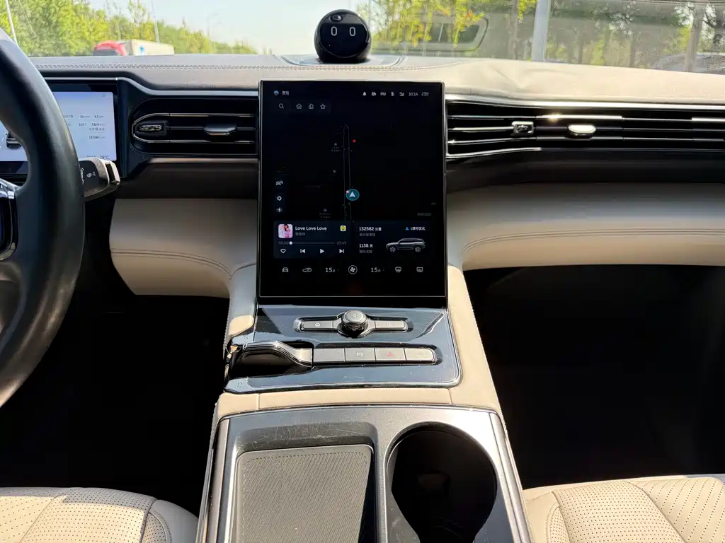 NIO ES8 2020 Model 415KM Signature Edition Six-Seater