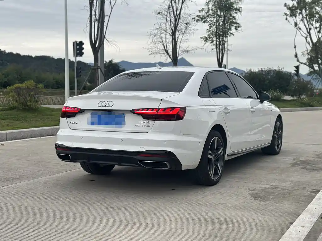 Audi A4L 2022 40 TFSI Fashion Dynamic Edition