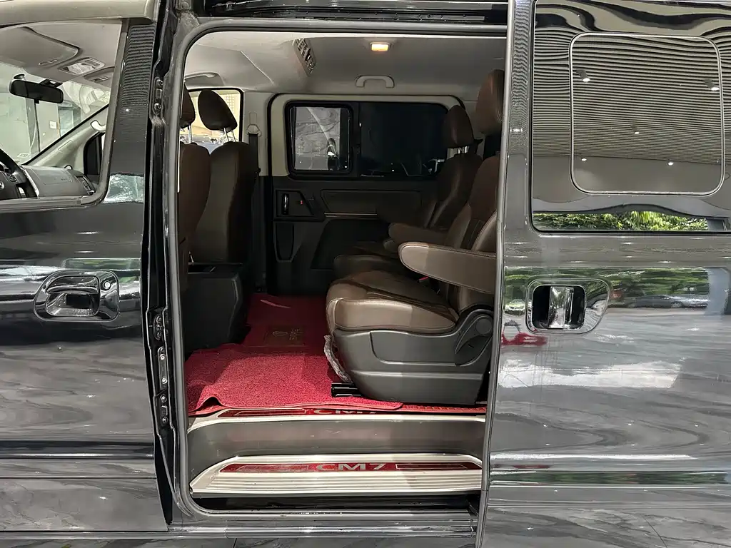 D-Max 2021 2.0L Manual Luxury 7-seater