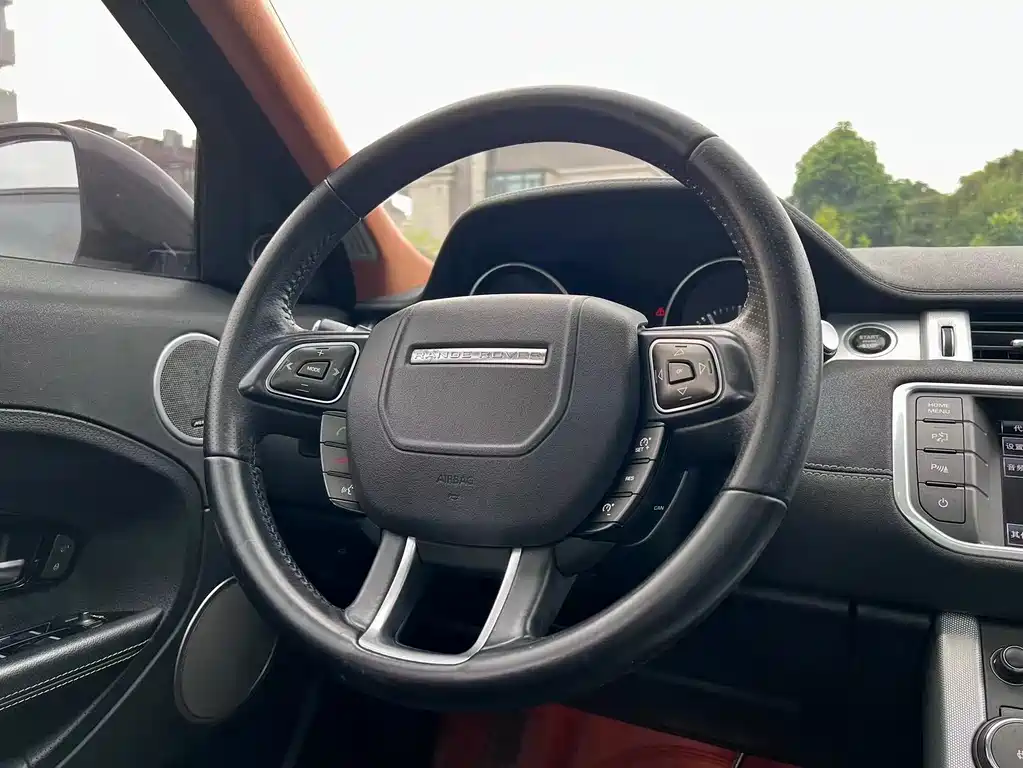 Range Rover Evoque (Import) 2015 Model 2.0T 5-Door Prestige Edition