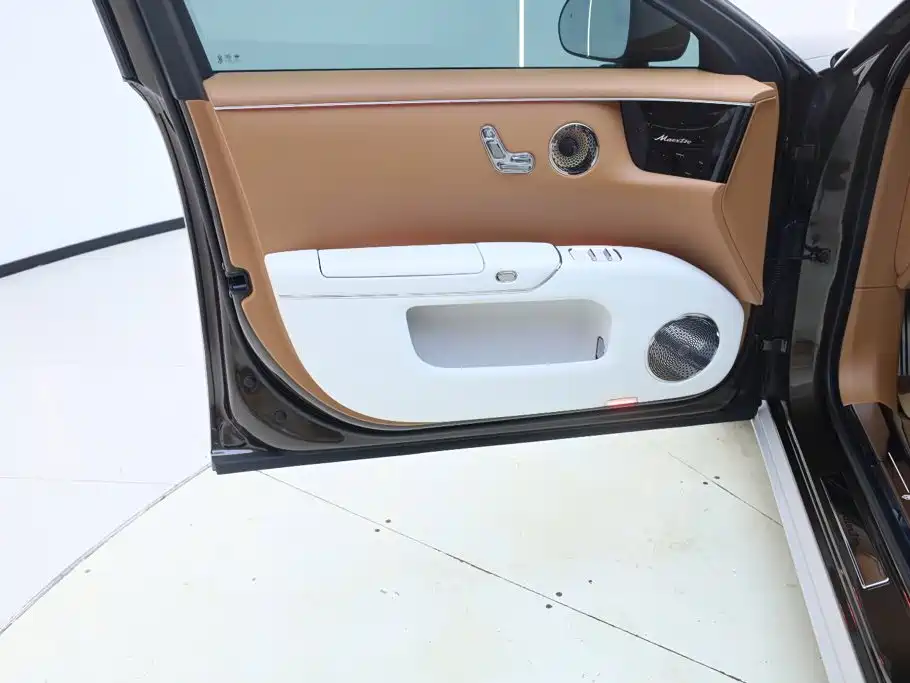 尊界S800 2025 Edition Range-Extended Starlight Executive Version 4-Seater (192-line LiDAR)