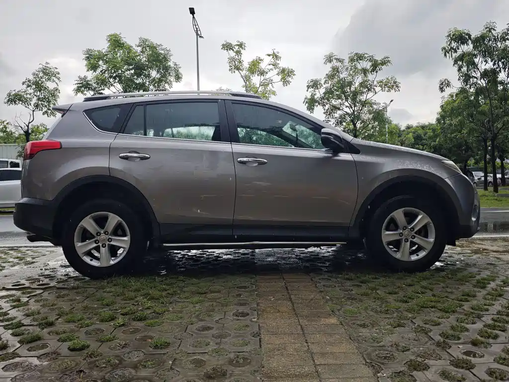 RAV4 2013 New Rugged Edition 2.0L CVT 4WD